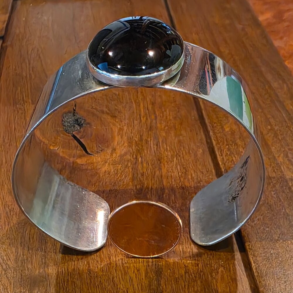 Modernist Sterling Silver and Onyx Cuff, Artisan Made - Picture 5 of 8